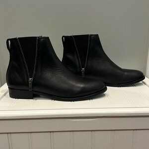 NEW WOMEN'S FRYE CARLY ZIP CHELSEA